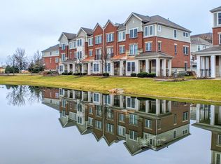 2221 S Crambourne Way, Arlington Heights, IL 60005