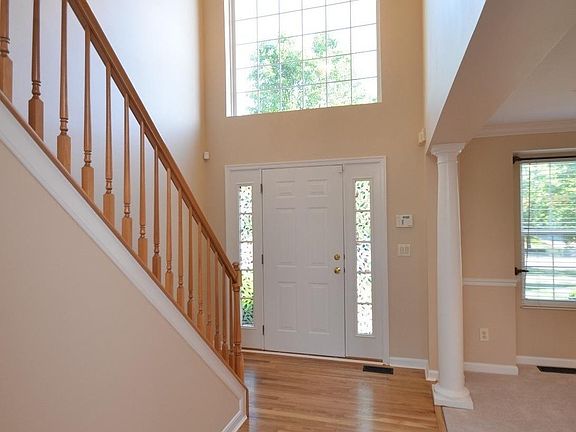 3rd image of 6636 Rosemont Ln