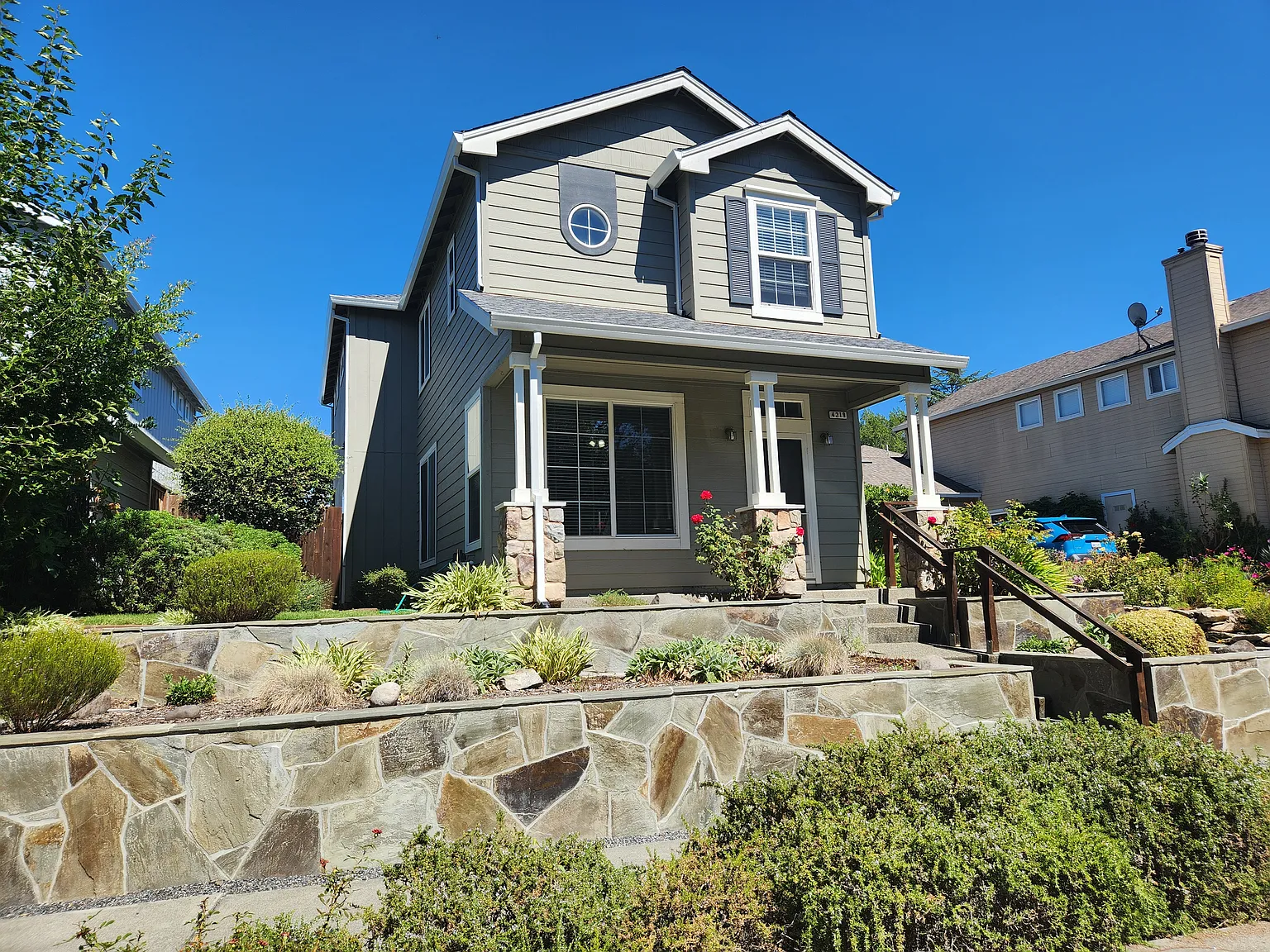 3 bed, 2.5 bath, 1591 sqft, $3,450 — Photo 2