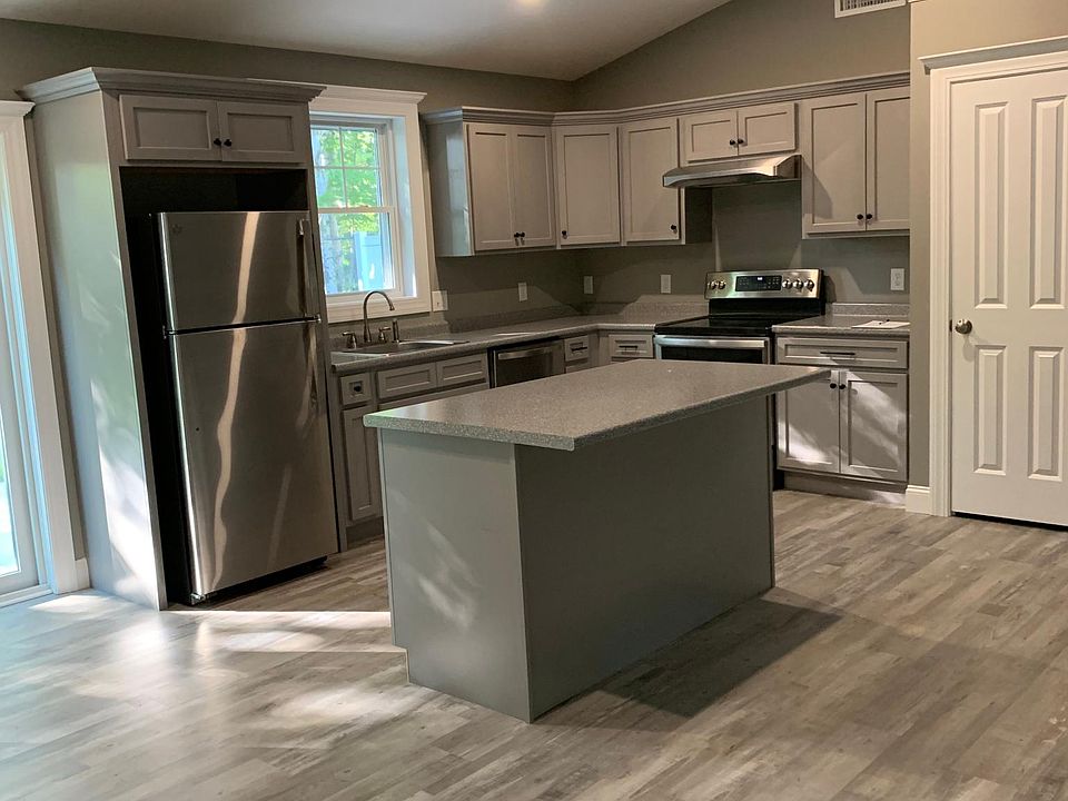 2nd image of 120 Oak St