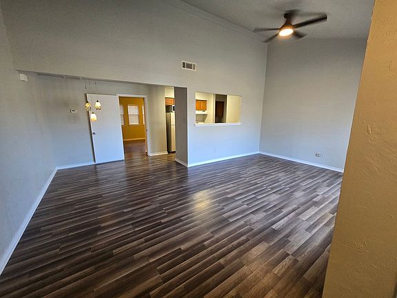3rd image of 2323 De Lee St APT 34