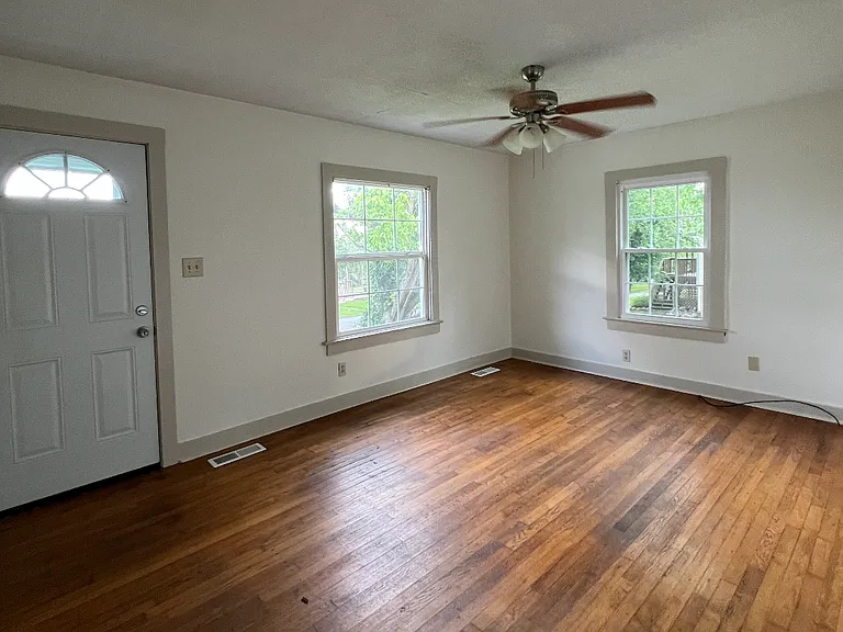 2801 Carson Ave — Photo 4