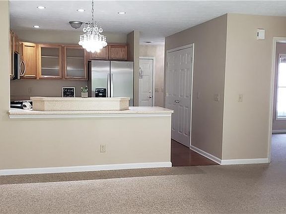 4th image of 321 Walker Dr