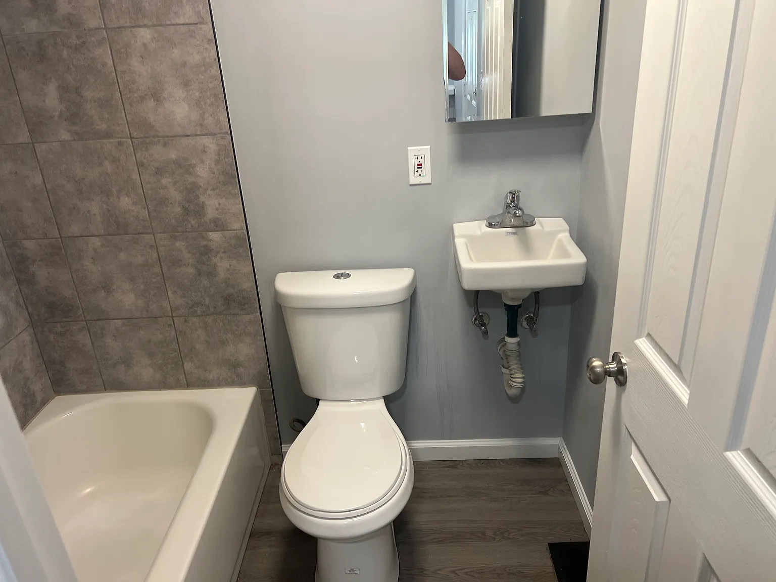 1 bed, 800 sqft, $1,100 — Photo 2