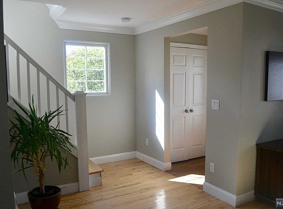 3rd image of 651 Asbury St