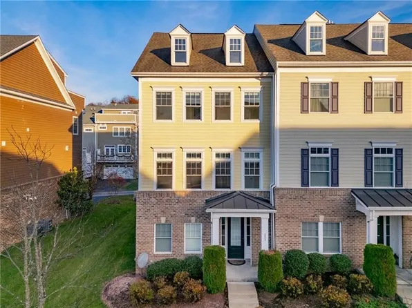 333 Osona Ln, Mars, PA 16046