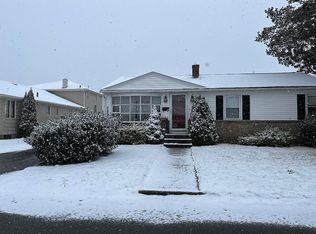 146 Capuano Ave, Cranston, RI 02920