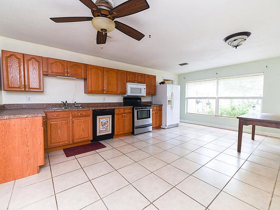 3rd image of 4540 Darden Ave