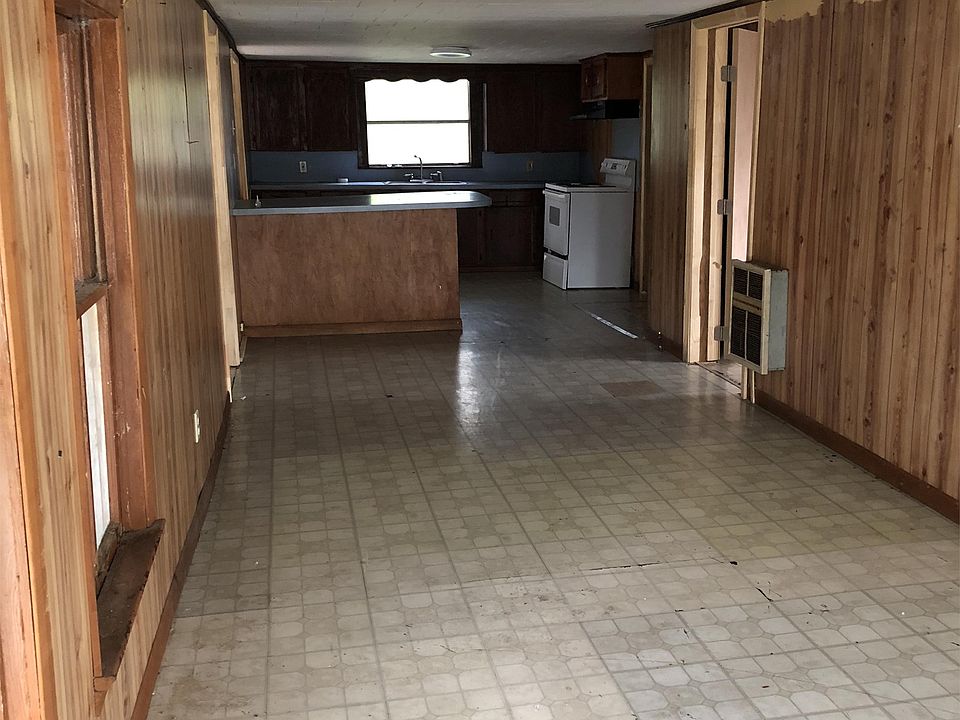 1st image of 410 Gum St
