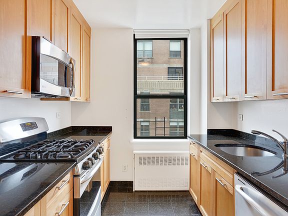 5th image of 247 W 87th St APT 24F