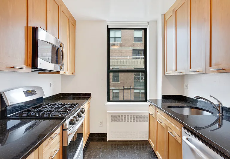 247 W 87th St #23F — Photo 6