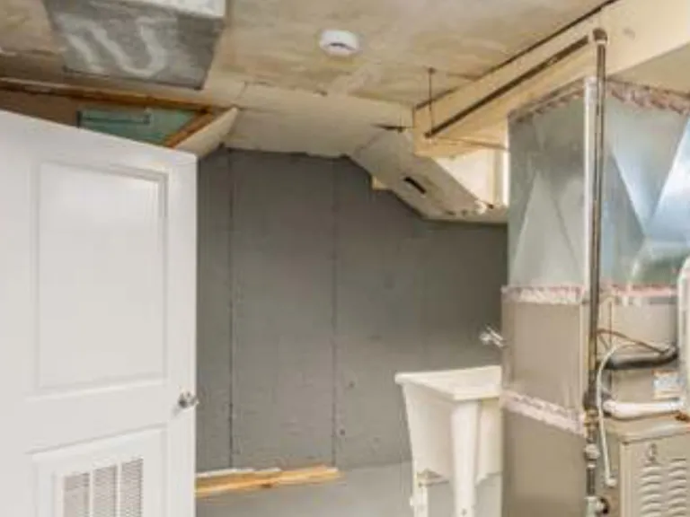 4740 Main St #D — Photo 11