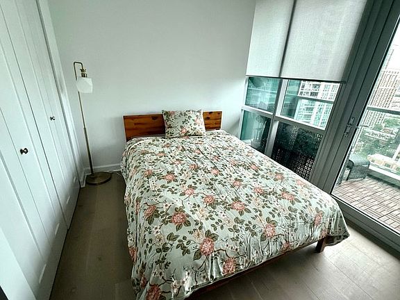 5th image of 1201 S Prairie Ave APT 1706