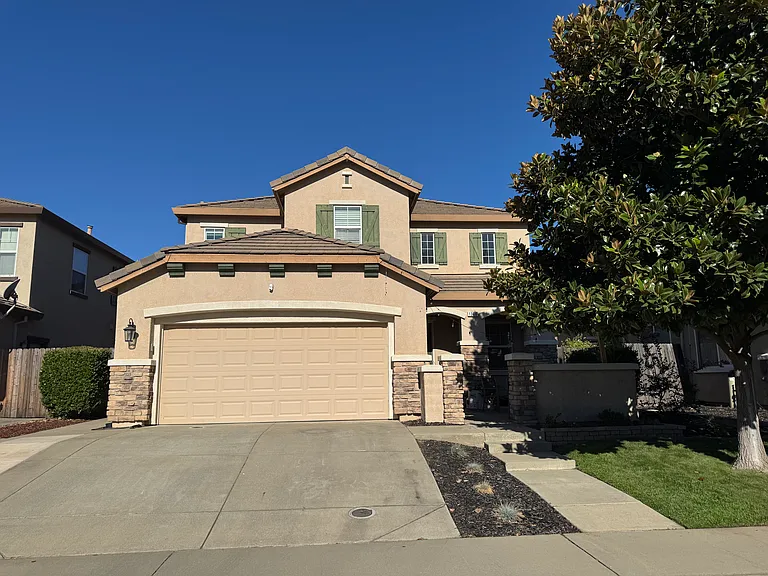 Woodford Ln — Photo 1