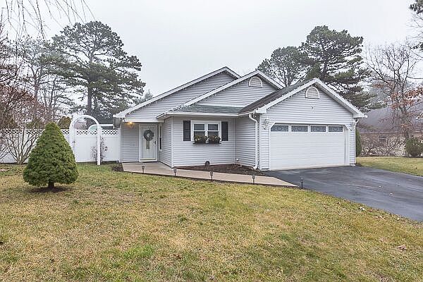 1st image of 23 Kathleen Cres