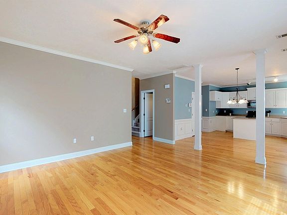 4th image of 932 Woody Hill Cir