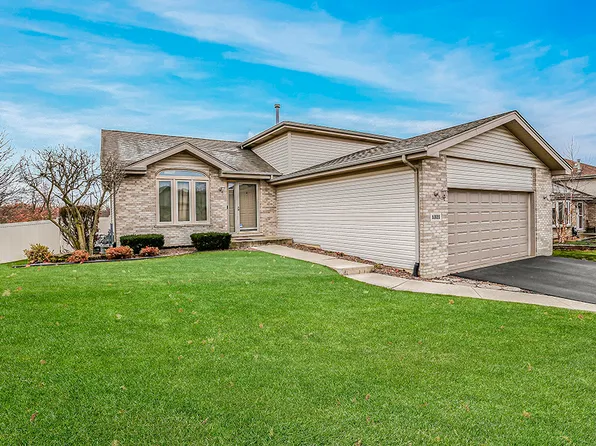 1321 E Collingwood Dr, Lockport, IL 60441