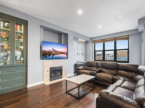 2nd image of 3140 N Sheffield Ave APT 611