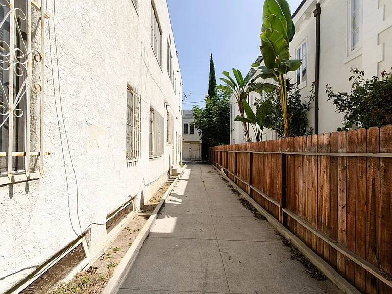 4th Ave 6Plex — Photo 25