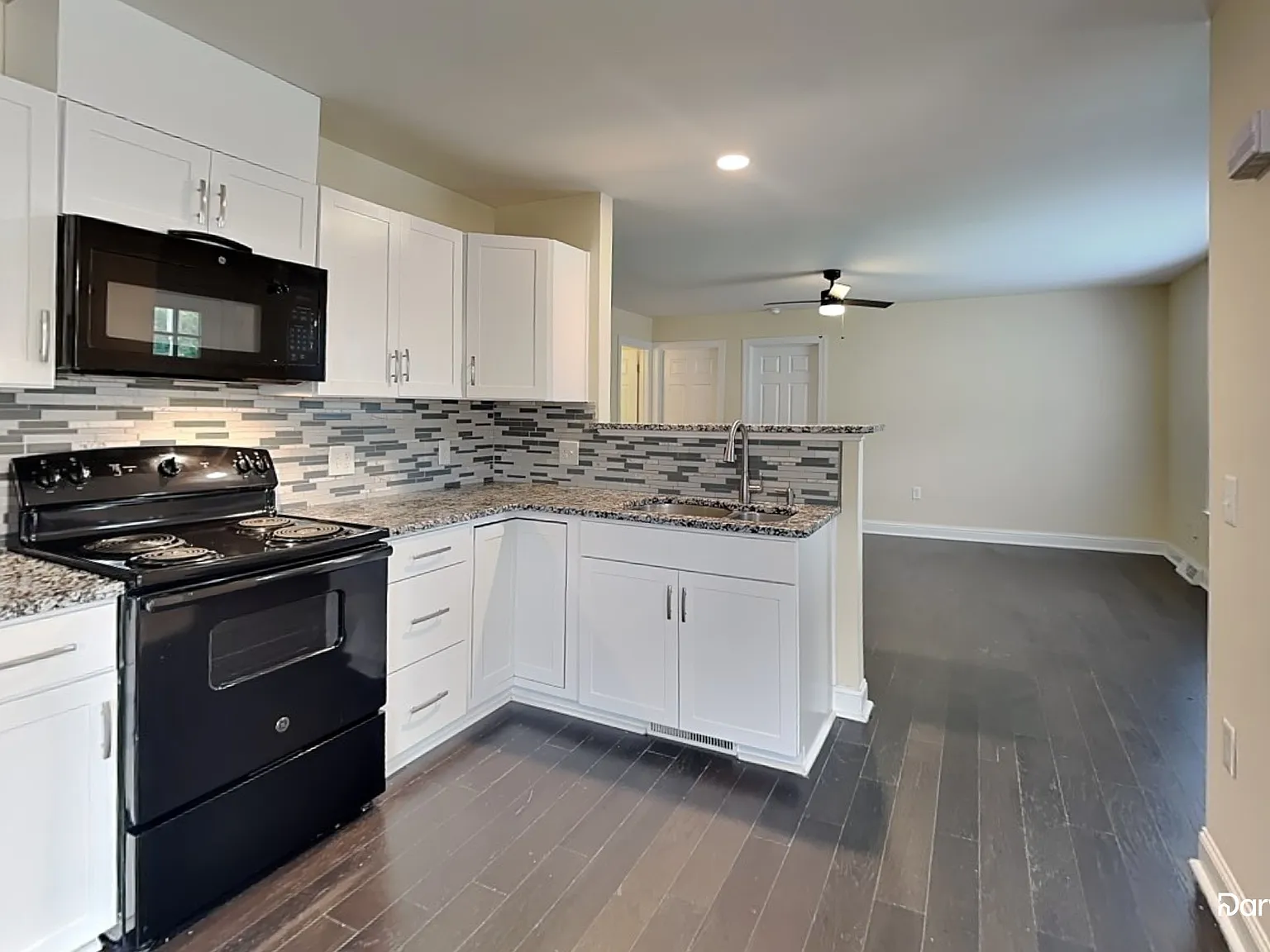 3 bed, 2.0 bath, 1121 sqft, $1,615 — Photo 4
