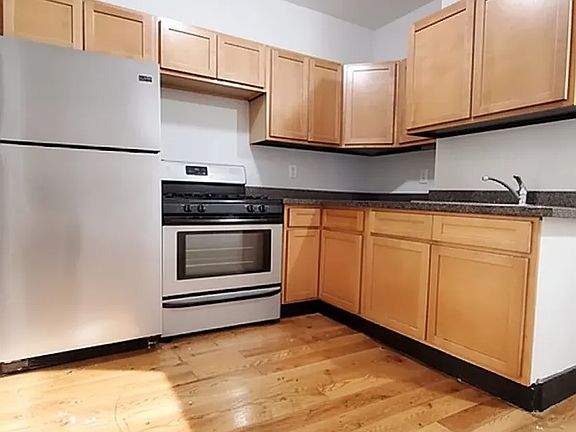 5th image of 140 Lexington Ave #5