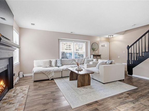 4th image of 700 New River Ct APT C