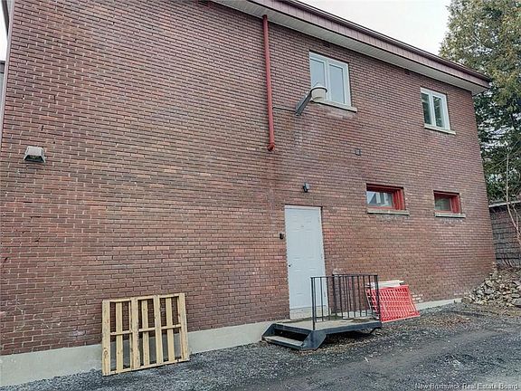 3rd image of 59 Queen St