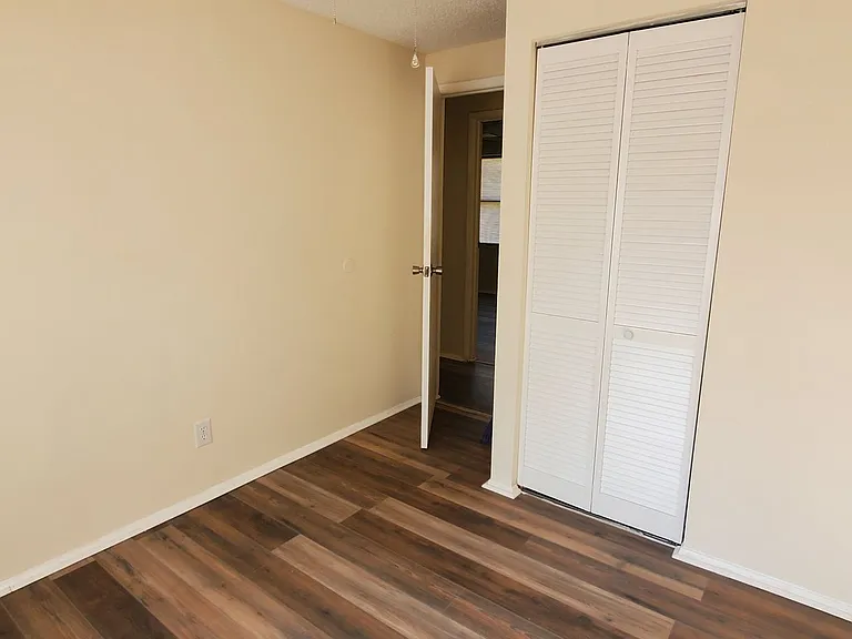 7402 Brigmore Dr — Photo 14