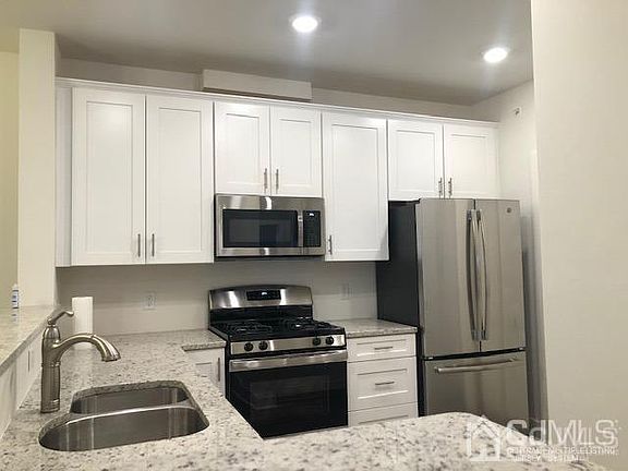 4th image of 638 Merion Ct