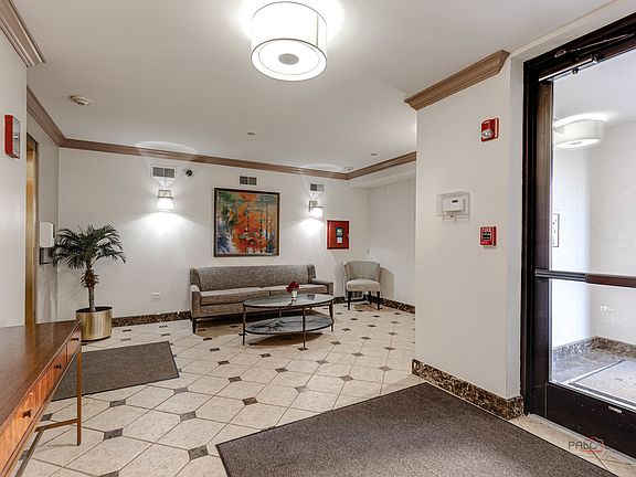 2nd image of 1914 Farnsworth Ln Unit 209