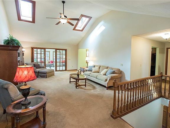 3rd image of 5310 Oakwood Dr