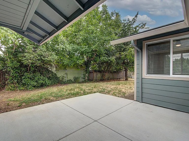 14317 SE 14th St — Photo 33