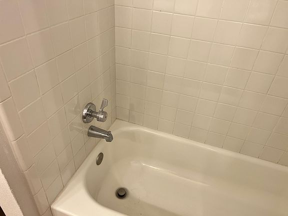 4th image of 2705 Wimbledon Ct