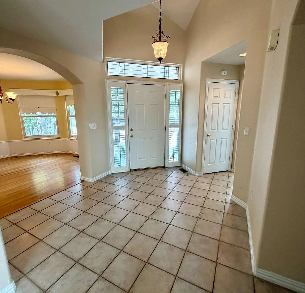 4 bed, 3.0 bath, 3124 sqft, $3,300 — Photo 2