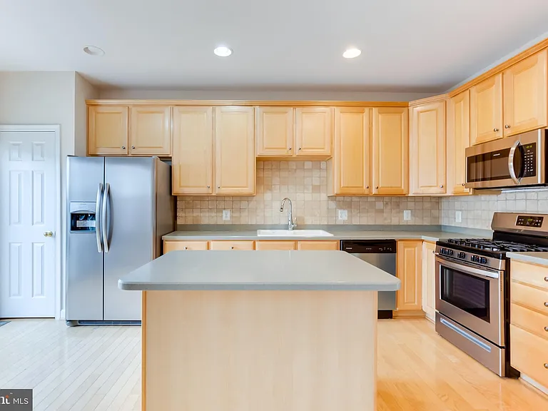 1008 Hampton St — Photo 5