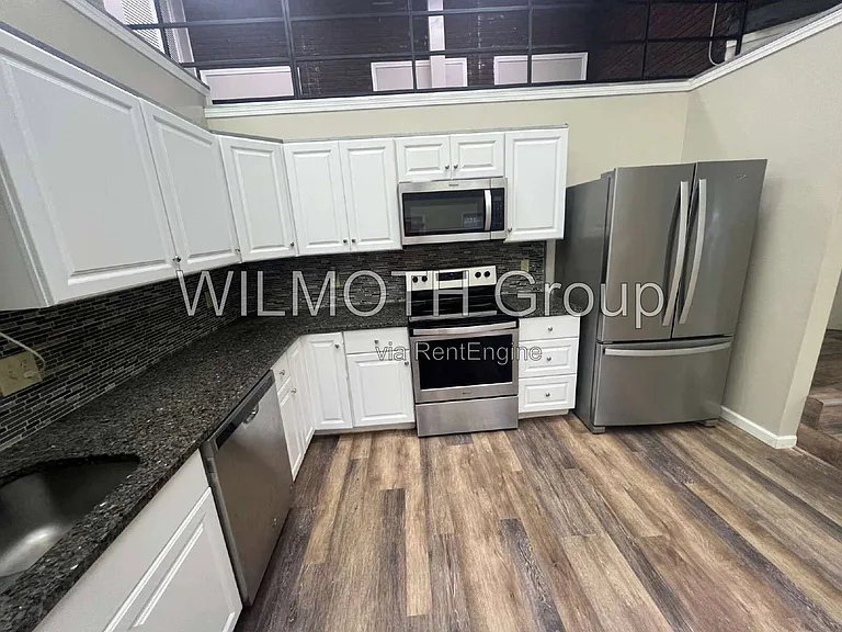 201 E Pike St — Photo 40