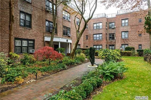 1st image of 2 Town House Pl APT 2R