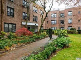 2 Town House Pl APT 2R, Great Neck, NY