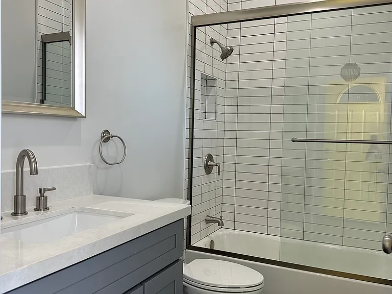 1702 S Hoover St #201 — Photo 8