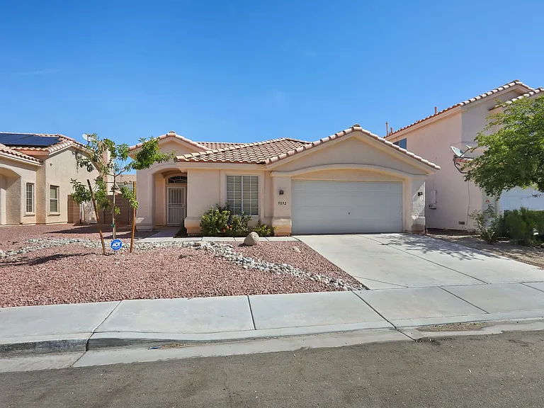 9892 Vermillion Cliffs Ave — Photo 1
