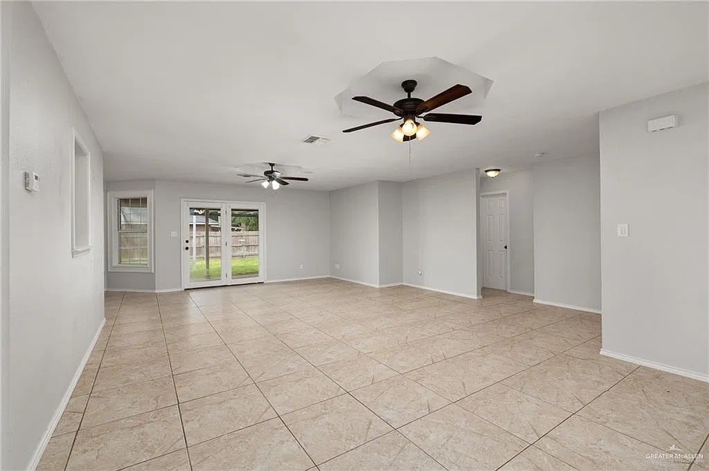 4 bed, 2.0 bath, 1822 sqft, $1,900 — Photo 3