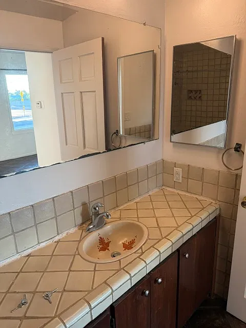 2 bed, 1000 sqft, $1,200 — Photo 3