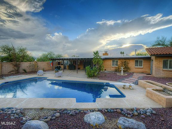 3rd image of 6776 N Harran Dr