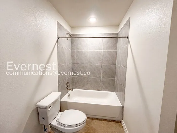 2316 Duntov Dr #B — Photo 10