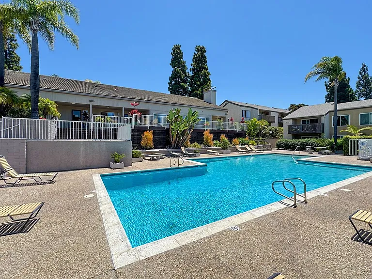 8545 Villa La Jolla Dr #H — Photo 5