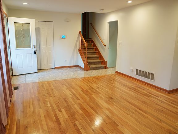 4th image of 16555 Woodlawn West Ave
