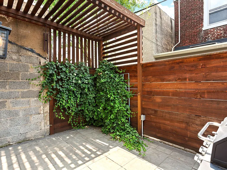 2225 Taggert St — Photo 22