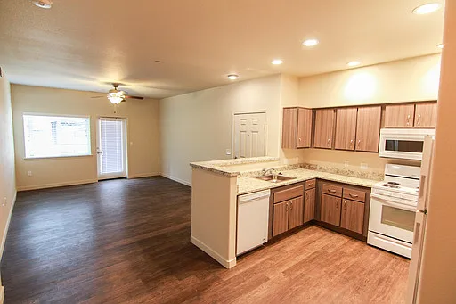 Lassen Villa Apartments — Photo 70