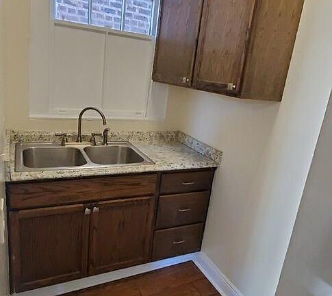 5th image of 642 Dauphine St #B