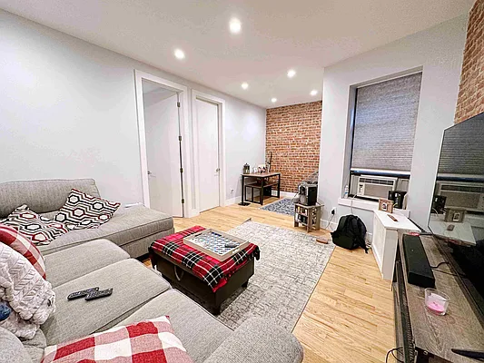 Rented by Living New York | media 13